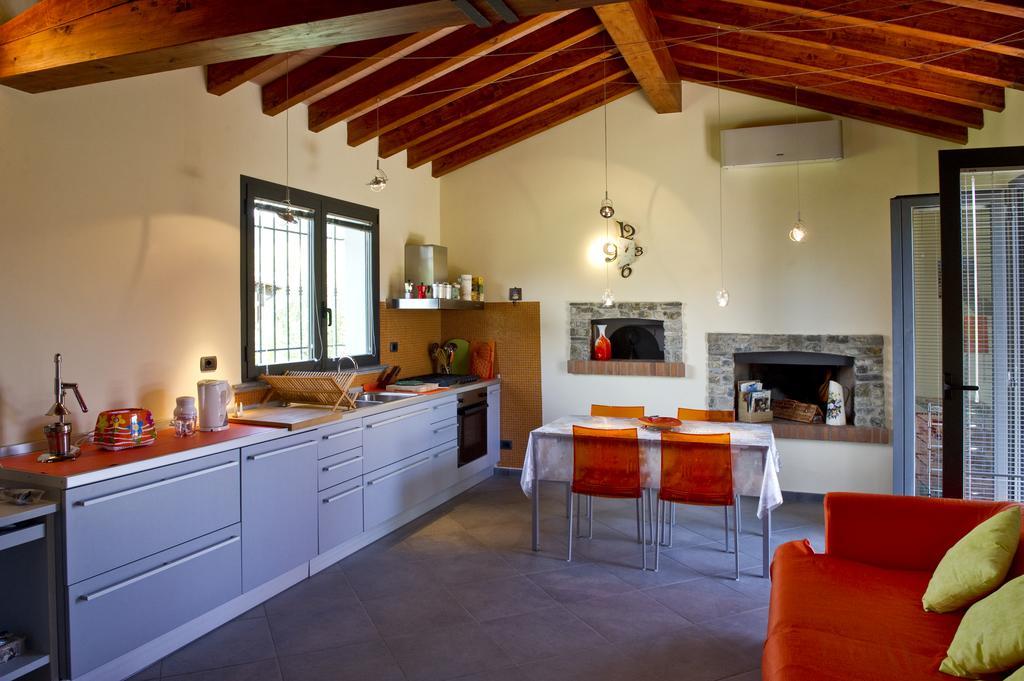 Caise Villa Castelnuovo Magra Szoba fotó